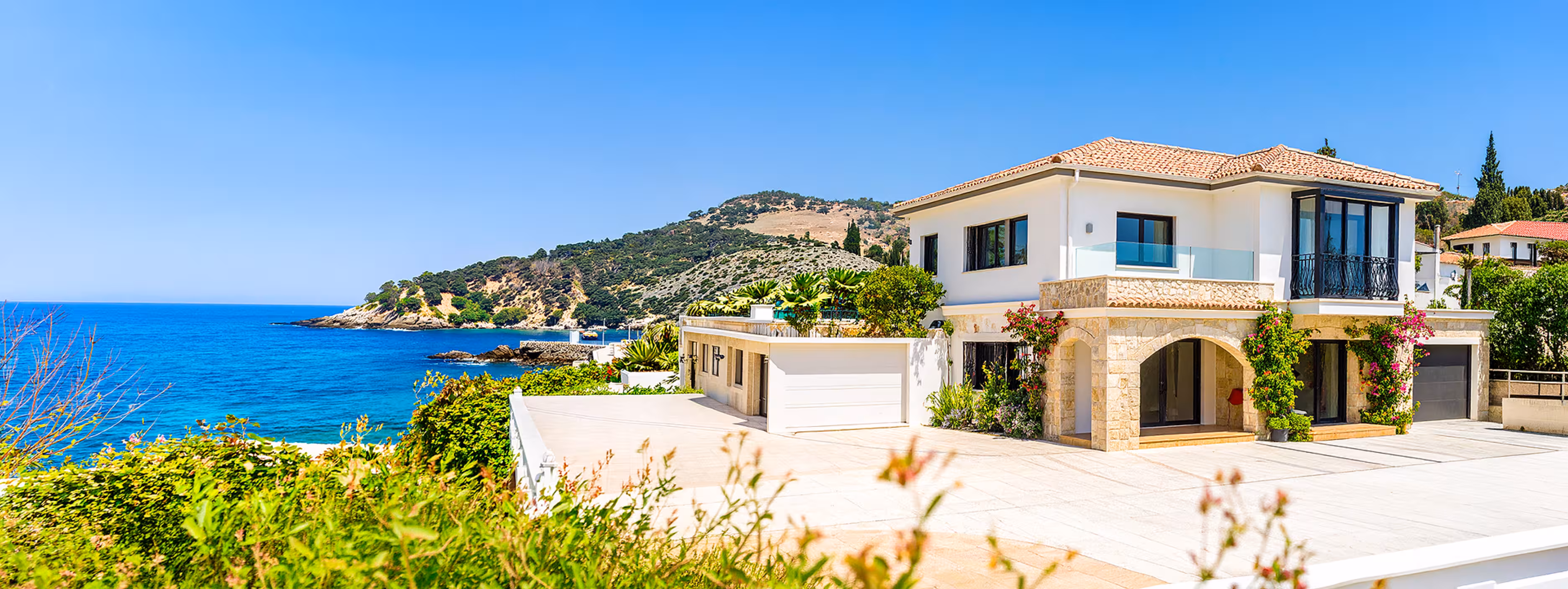 Modernes Wohngebäude mit professioneller Immobilienberatung