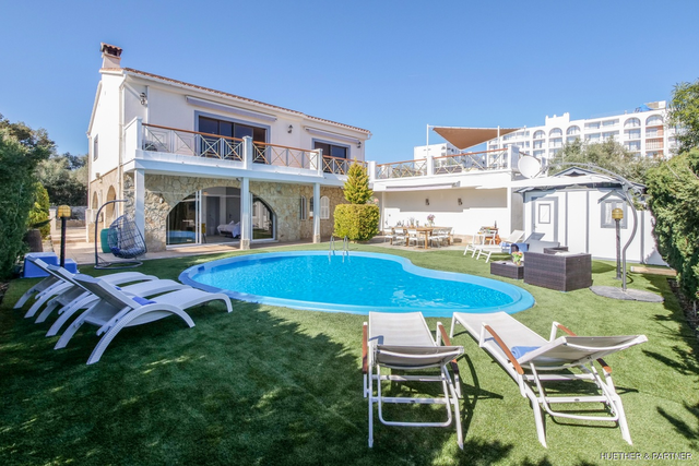 INVESTORENOBJEKT: EFH mit ETV (12 Pax), Pool, Garten & Meernähe – Top Renditechance!
