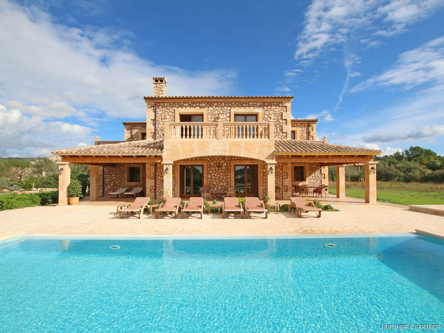 Mediterrane Finca mit Ferienvermietlizenz und Pool in Son Carrió