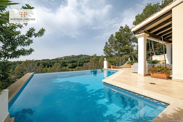 Exklusive Meerblick-Villa mit Infinity-Pool in Toplage von Bendinat