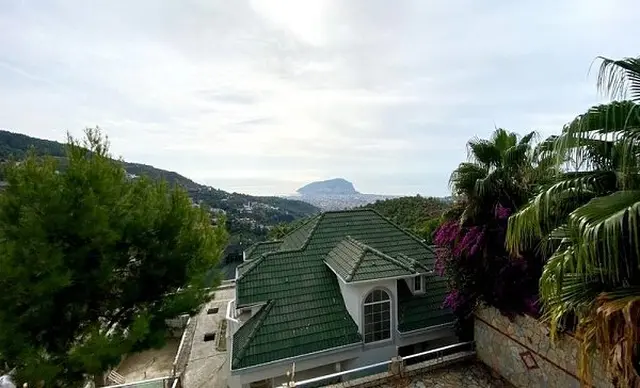 Türkei, Alanya. 8 Zimmer Villa mit Pool und Garten. Ikamet ist möglich. 889