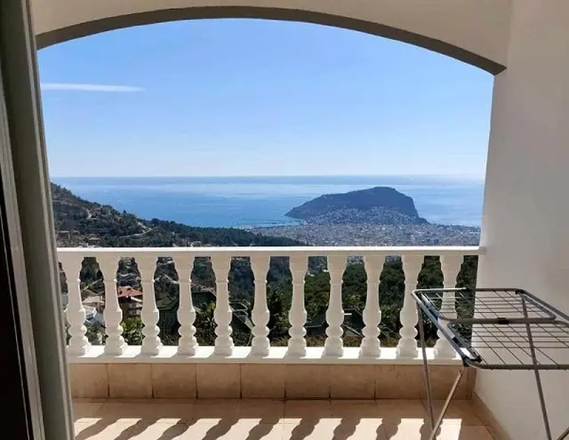 Türkei, Alanya. 4 Zi. Villa mit Gemeinschafts- Pool und Meerblick. 890