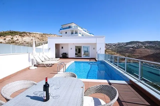 Türkei, Alanya, Kargicak. Luxus Villa, 6 Zi. Anlage mit Hallenbad. 940