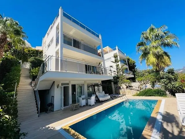 1079- Moderne Triplex-Villa in Konakli/Alanya