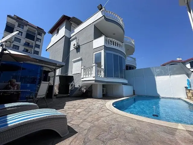 1121 Große 4 Zimmer Villa mit privatem Pool in Avsallar.