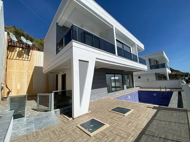 1125 4 Zi. Luxusvilla mit atemberaubendem Meerblick in Alanya Bektas