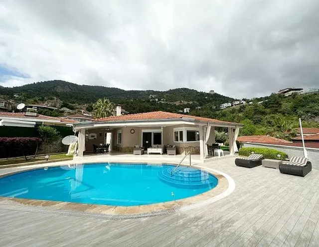 1128  Bungalow-Villa in Alanya, Stadtteil Oba, Pool und Garten