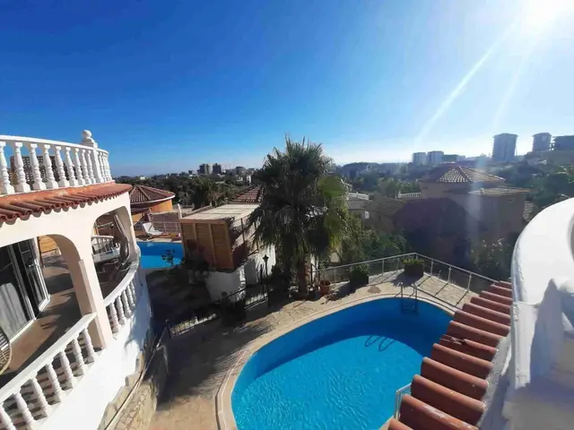 Renovierte 5 Zimmer Villa Mit Privatem Garten Und Pool, Mit Blick Ins Grüne.