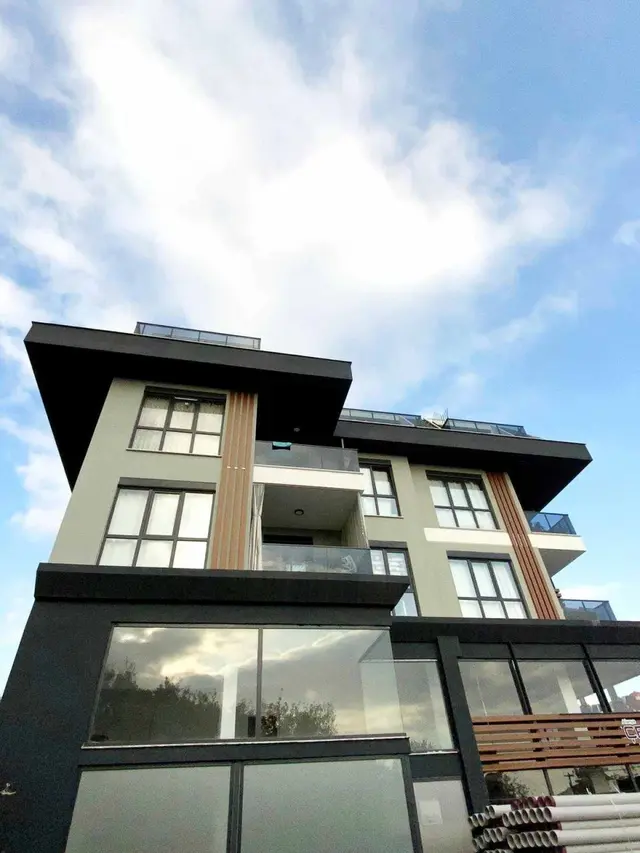 Zwei Zum Preis Von Einem. Duplex-Wohnung Und Studio-Wohnung Mit Separatem Eingang. Neues Gebäude, Erstbezug, Neu Eingerichtet.