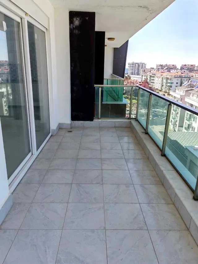 5-Zimmer-Duplex-Wohnung. Neues Gebäude, Erstbezug. Pool, Fitness, Hamam, Sauna.