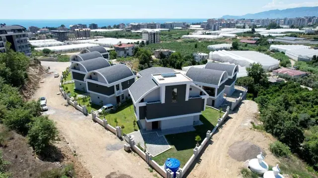 Nur Noch 3 Villen stehen zum Verkauf.  5 Zimmer Neubau Villen, nur 800 m entfernt vom Strand. Private Sauna, Hamam, Pool.