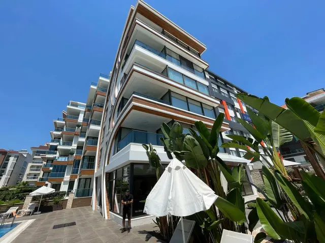 1+1 Wohnung direkt am Meer in Alanya Kestel zu verkaufen!