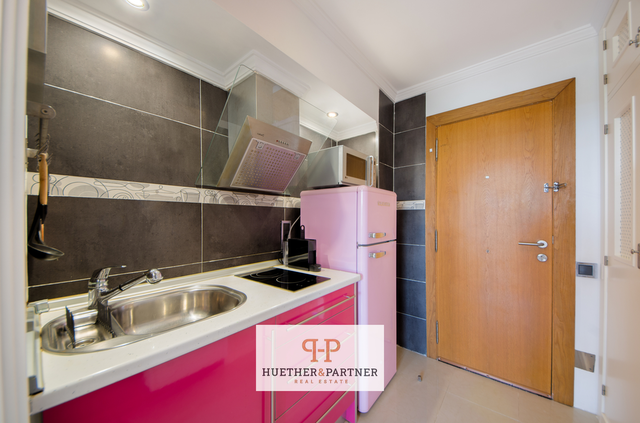 Kleines Apartment mit Balkon und Gemeinschaftspool