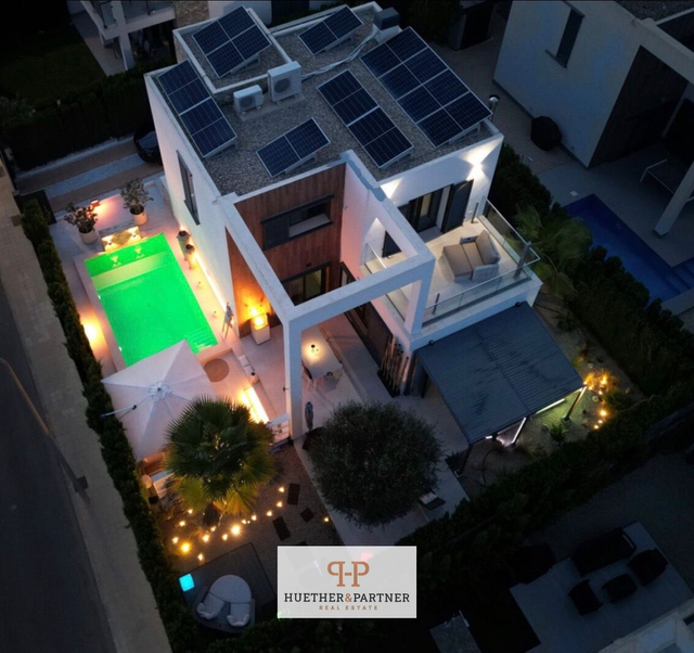 Exclusive Luxusvilla auf Mallorca kaufen - Designer-Bauhausvilla mit Pool, Meerblick, nahe Golfplatz