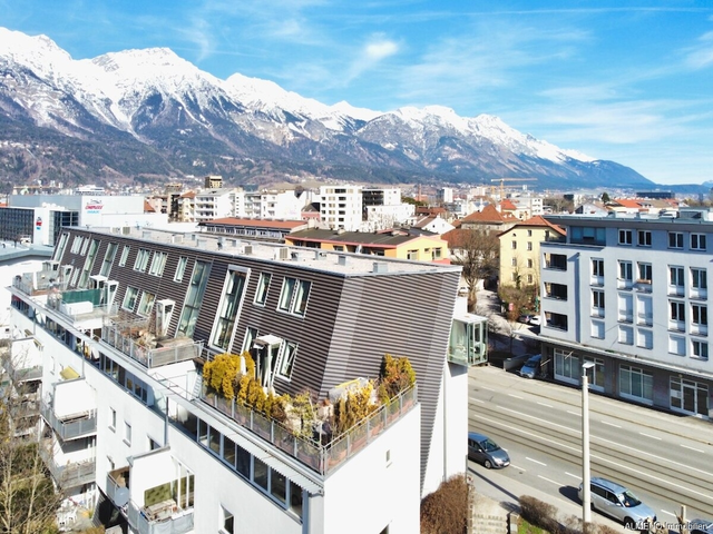 Große Wohnfreude im futuristischen Dachgeschoss mit Panoramablick über Innsbruck und seine Bergwelt