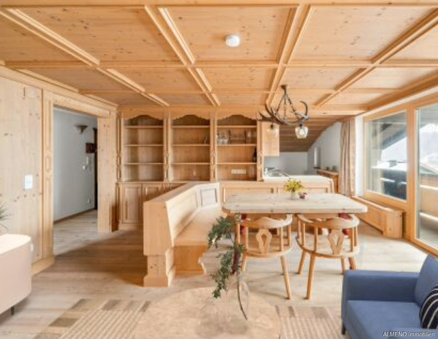 Wunderschöne Dachgeschoßwohnung im Zentrum von Kitzbühel mit Balkon und Garage!