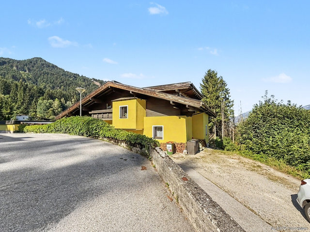 Großzügiges, sonniges Zweifamilienhaus mit Panoramablick